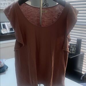 Gently Loved 🩷Women's Ruffle Sleeve Top Length 22”, Pit to Pit 18”